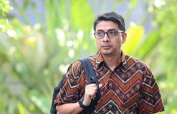 Zainal Arifin Mochtar (Ketua Departemen Hukum Tata Negara di Fakultas Hukum Universitas Gadjah Mada dan Direktur Pusat Kajian Anti-Korupsi FH UGM)