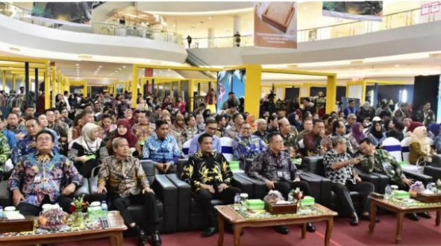 Ketua Komisi II DPRD Kaltim, Nidya Listiyono menghadiri pembukaan Kaltim Paradise of The East di Big Mall Samarinda. (Instagram DPRD Kaltim)