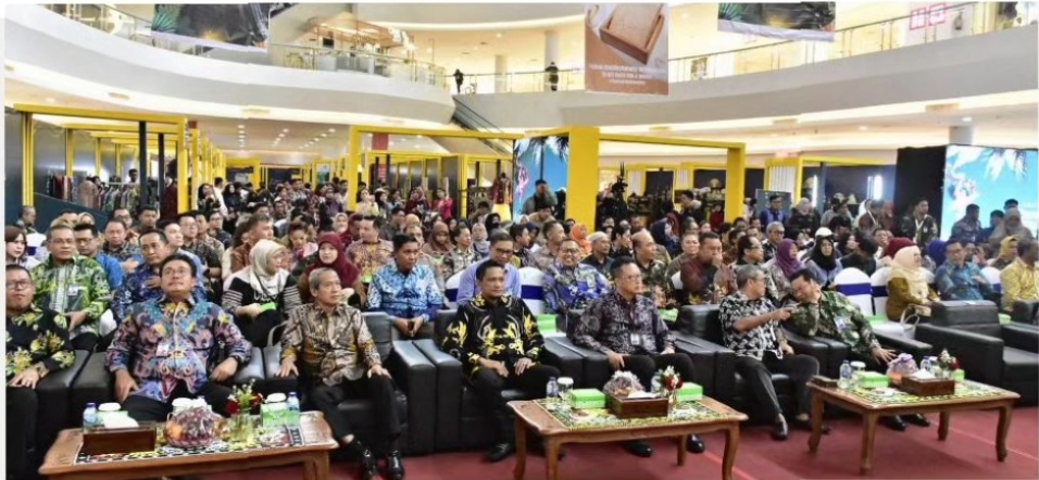 Ketua Komisi II DPRD Kaltim, Nidya Listiyono menghadiri pembukaan Kaltim Paradise of The East di Big Mall Samarinda. (Instagram DPRD Kaltim)