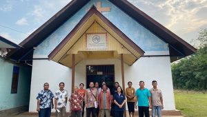 Pokok Pikiran Anggota DPRD Kaltim, Ekti Imanuel Berikan Bantuan 22 Rumah Ibadah di Kubar dan Mahakam Ulu