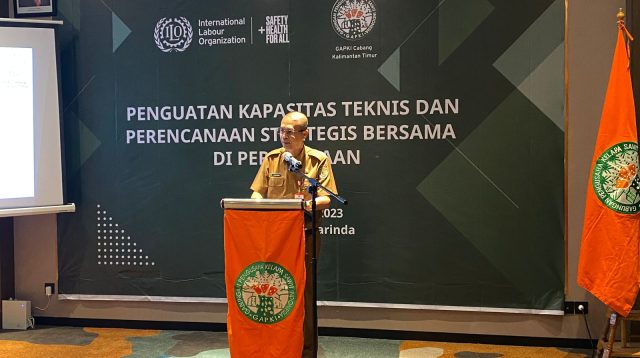 Kepala Dinas Perkebunan Kaltim, Ahmad Muzakkir menghadiri yang diprakarsai GAPKI yang bekerja sama dengan International Labour Organitation (ILO) di Samarinda, Kalimantan Timur (Dok. Disbun Kaltim)