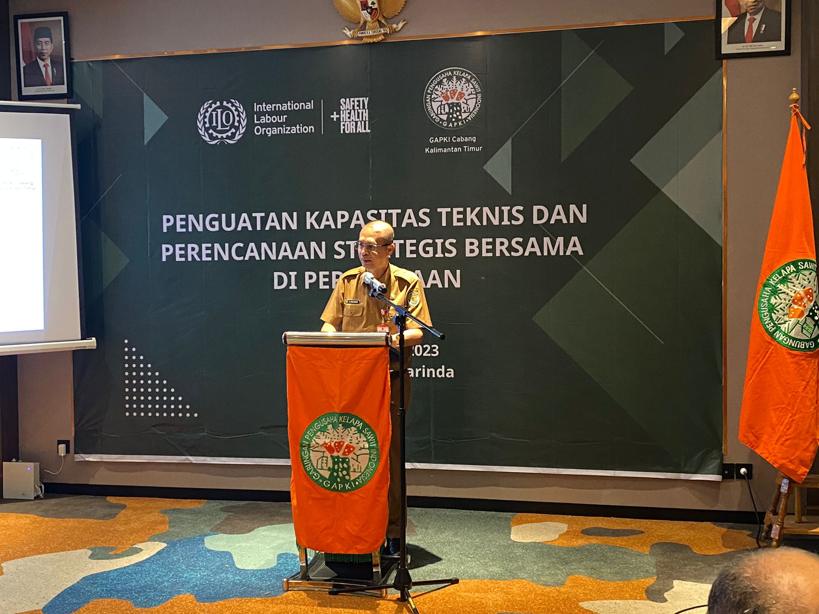Kepala Dinas Perkebunan Kaltim, Ahmad Muzakkir menghadiri yang diprakarsai GAPKI yang bekerja sama dengan International Labour Organitation (ILO) di Samarinda, Kalimantan Timur (Dok. Disbun Kaltim)
