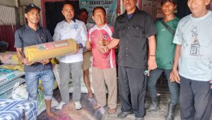 Pantau Pembagian Pupuk, Baharuddin Demmu Pesan Agar Petani Tak Malu Minta ke Wakil Rakyat