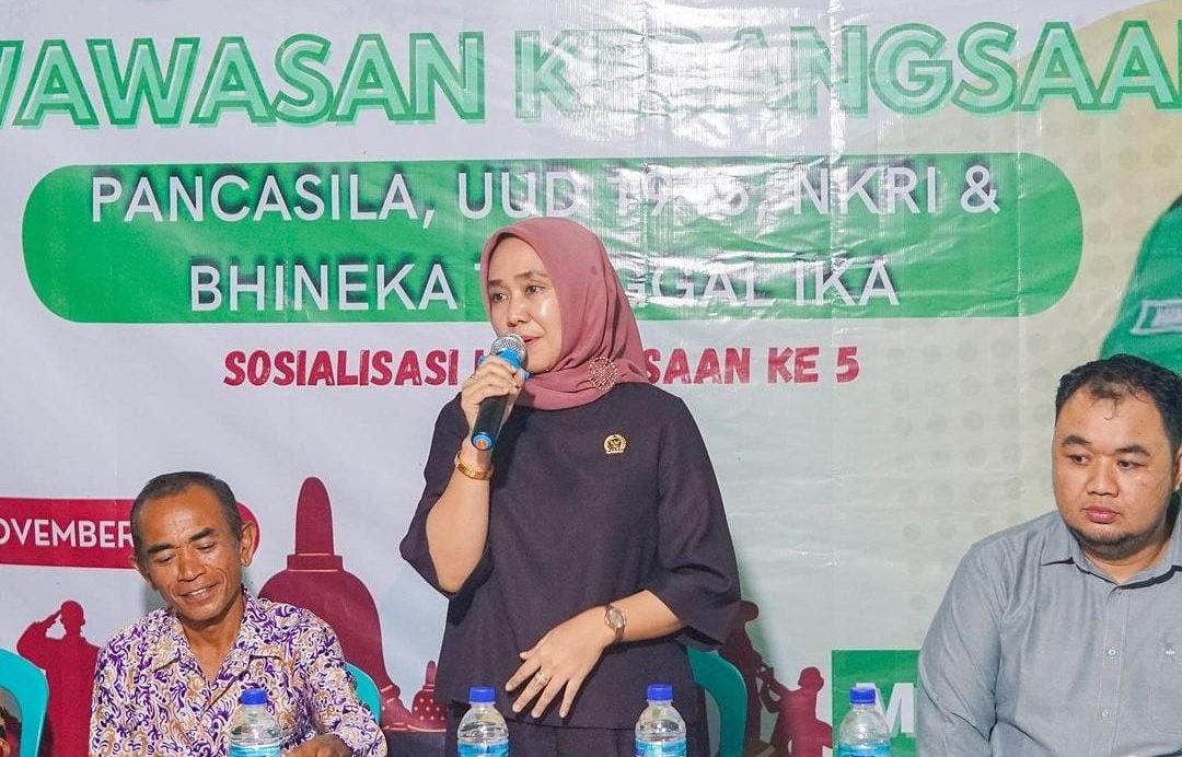 Anggota DPRD Kaltim, Mimi M Pane saat melakukan sosialisasi wawasan kebangsaan. (dok. pribadi)