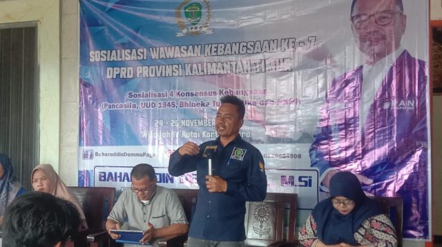 Ketua Komisi I anggota DPRD Kaltim, Bahruddin Demmu sosialisasi wawasan kebangsaan di Desa Muara Badak Ulu. (Dok Mujahidin Sapri)