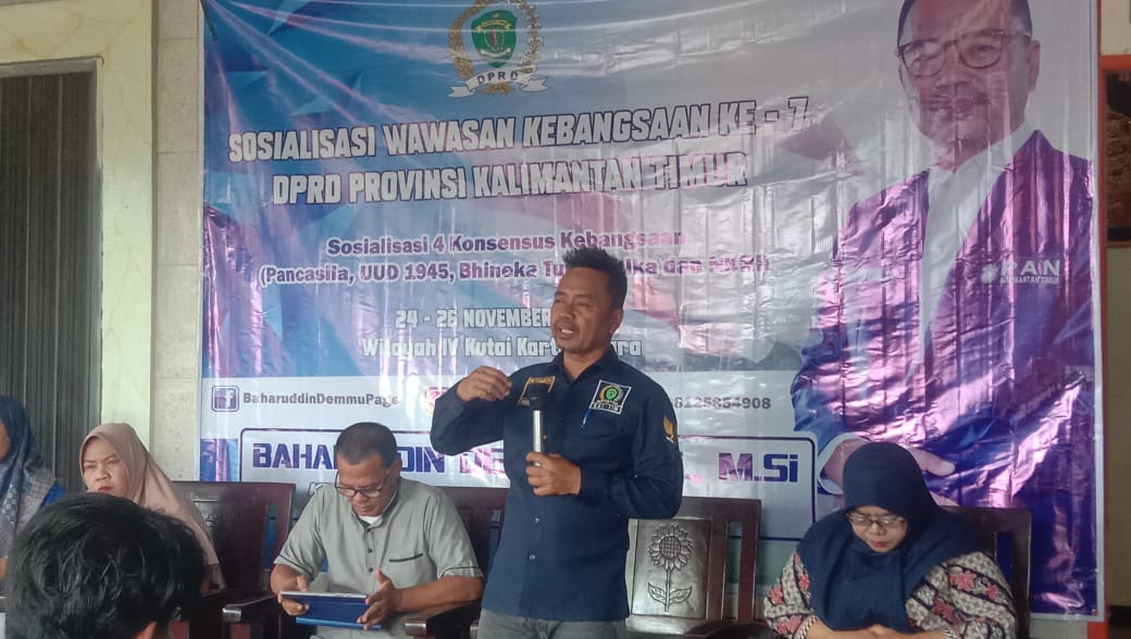 Ketua Komisi I anggota DPRD Kaltim, Bahruddin Demmu sosialisasi wawasan kebangsaan di Desa Muara Badak Ulu. (Dok Mujahidin Sapri)