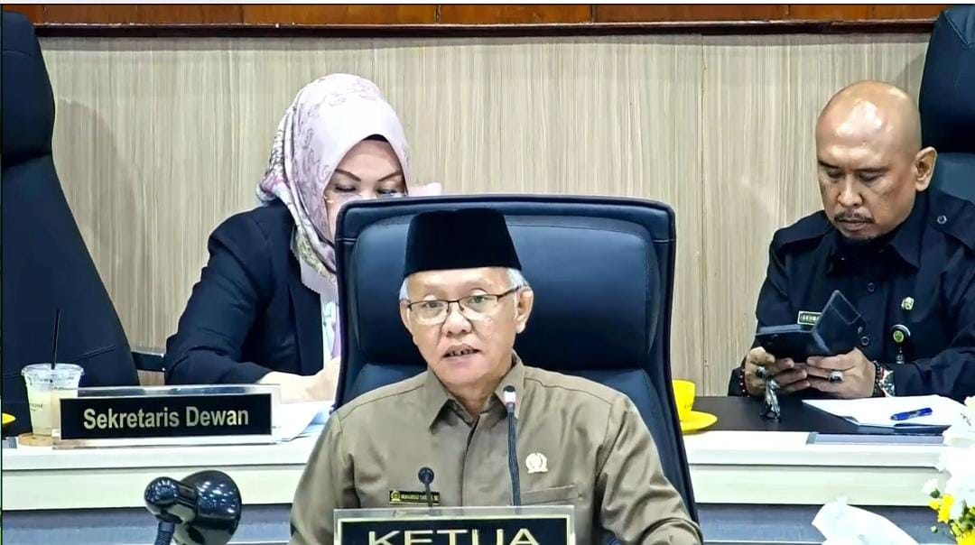 Wakil Ketua DPRD Kaltim, Muhammad Samsun yang memimpin rapat paripurna ke-43. (screenshoot Ig DPRD Kaltim)