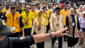Neni Moerniaeni-Agus Haris Resmi Daftar Jadi Wali Kota dan Wawali ke KPU Bontang