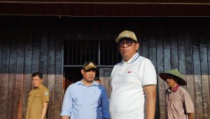 Basri Rase Tinjau Progres Pembangunan Rumah Adat Kutai, Dorong Pengembangan Budaya Lokal