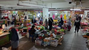 Pasar Taman Rawa Indah Tingkatkan Kebersihan dan Keamanan Dagangan Melalui Pemeriksaan Rutin