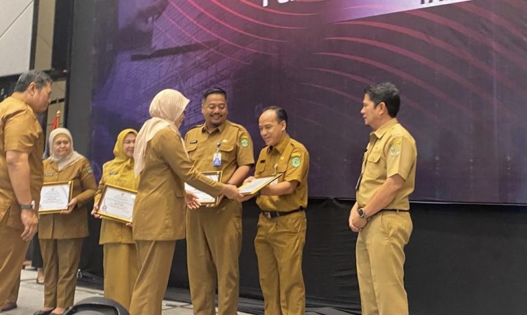 Dinas Peternakan dan Kesehatan Hewan (DPKH) Provinsi Kalimantan Timur (Kaltim) raih 3 penghargaan, Selasa 7 Januari 2025. (Dok: pemprovkaltim)
