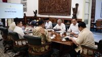 Prabowo Subianto bersama Kepala Otorita IKN rapat terkait IKN, pada Selasa 21 Januari 2025 di Istana Presiden, Jakarta. (Dok: Otorita IKN)