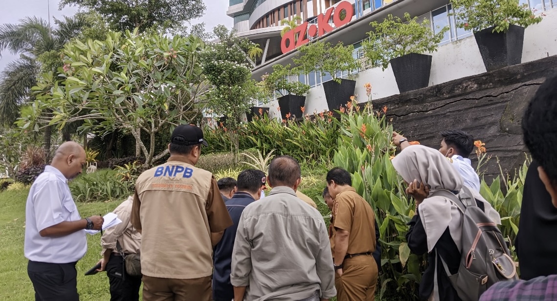 Anggota DPRD Samarinda saat melakukan sidak di sejumlah hotel mewah di Samarinda (foto: ritmw)