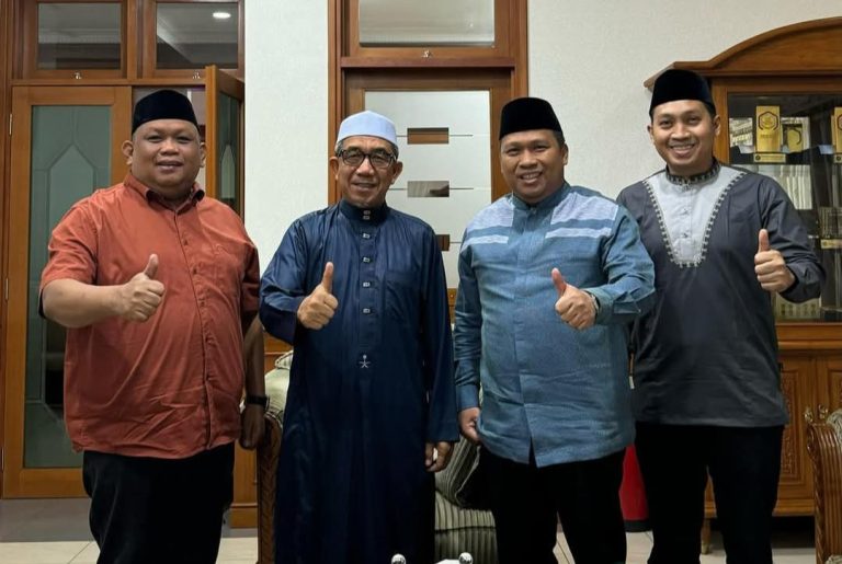 Irwan Fecho Halal Bihalal ke Rujan Bupati Kutim, Harap Pemkab Bekerja Amanah
