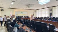 Suasana Audiensi Forum Masyarakat Peduli Mahakam Ulu (Mahulu) bersama anggota DPRD Kaltim (Dok.RITMEKALTIM/DFA).