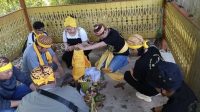 Kunjungan masyarakat adat situs cagar budaya, Lesong Batu, di Desa Muara Kaman, Kutai Kartanegara (Kukar)