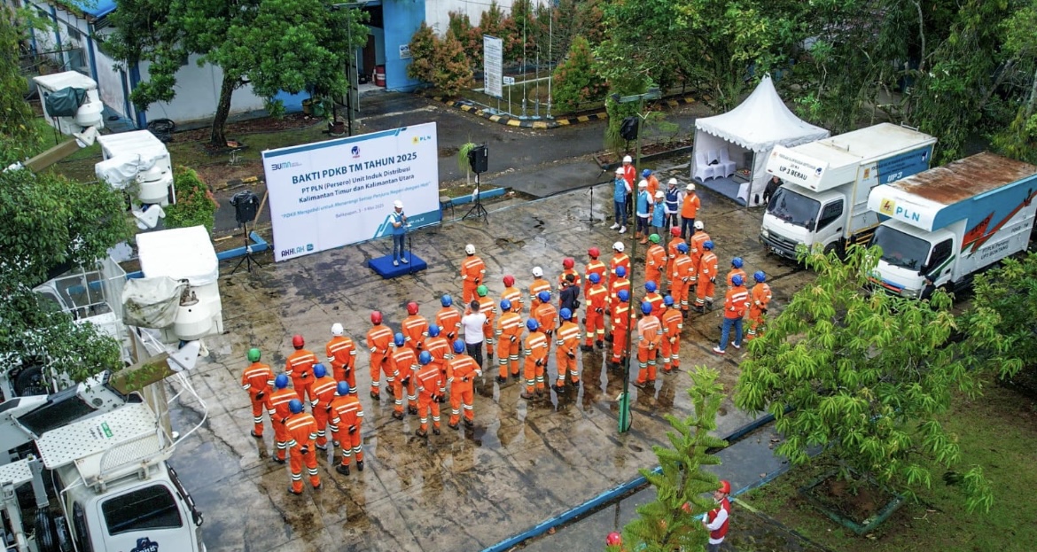 PLN Unit Induk Distribusi (UID) Kalimantan Timur dan Kalimantan Utara (Kaltimra) melalui Tim PDKB (Pekerjaan Dalam Keadaan Bertegangan) menggelar kegiatan Bhakti PDKB