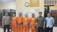 Polda Kaltim tangkap 4 orang yang diduga merampas dan mengancam dengan berkedok penagihan utang.