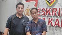 Saksi Nizar Firdaus didampingi pengacaranya Mardiansyah, SH, MH usai menjalani pemeriksaan di Ditreskrimsus Polda Kaltim dalam kasus dalam kasus tambang galian c ilegal dan kerusakan lingkungan di eks Hotel Tirta Balikpapan, Selasa (27/5/2025).