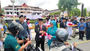 Pemkot Balikpapan Bagikan 4 Ribu Bendera di Momentum Hari Lahir Pancasila