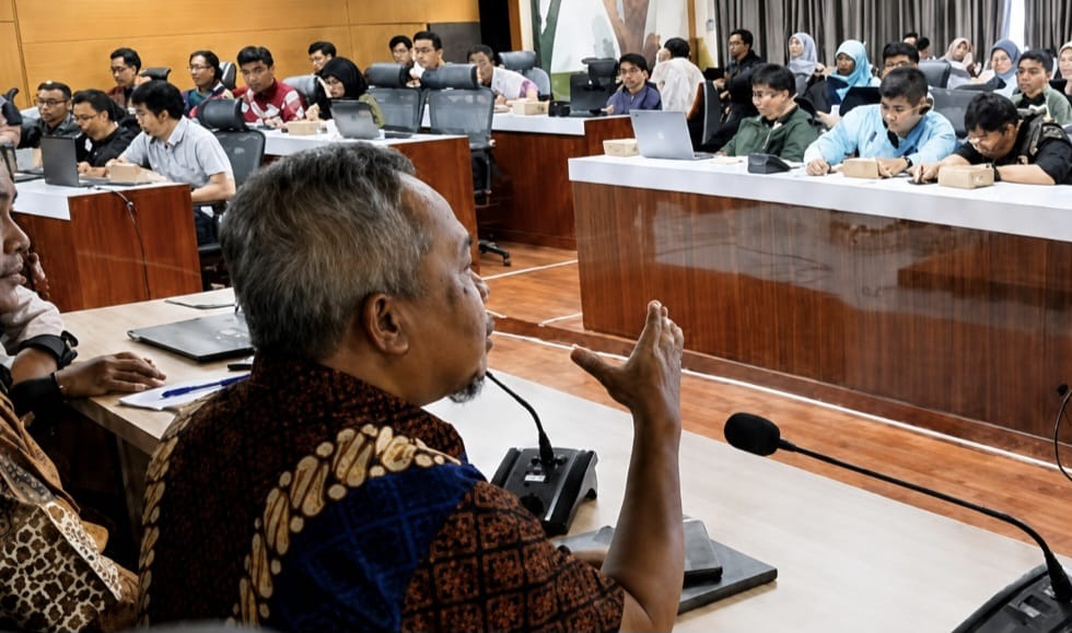 Kepala Bapperida Kota Bontang, Syahruddin, saat membuka Ekspose Hasil Penilaian Mandiri Pemenuhan Data Indeks Inovasi Daerah