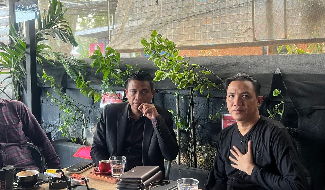 Kuasa hukum tergugat, Muhammad Rifai (kiri) bersama tergugat Ali Ridha (kanan). dok: ritmee