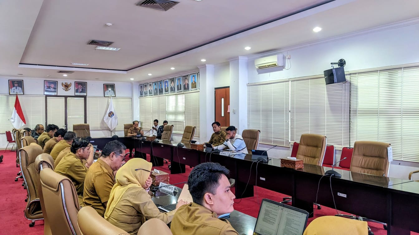 Rapat pembahasan Raperda LLAJ bersama Dinas Perhubungan sebagai leading sektor dan instansi terkait, Senin (27/7/2026).