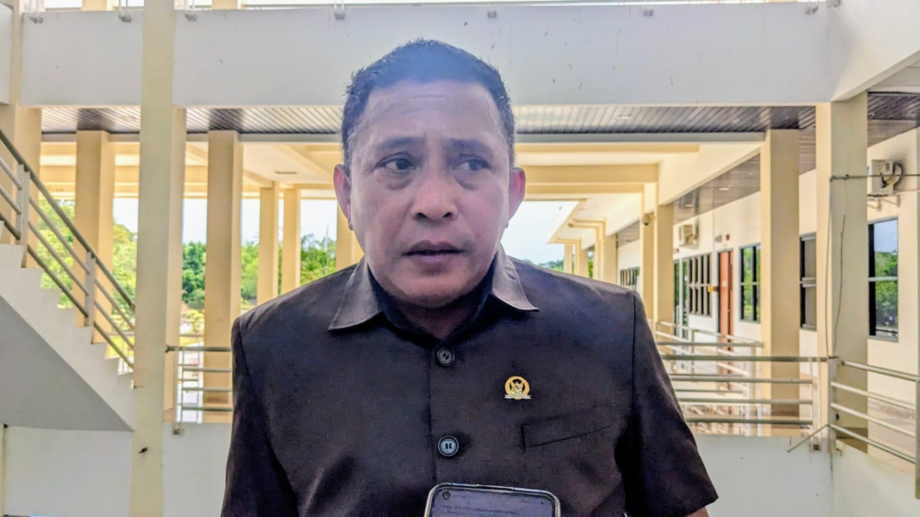 Muhammad Sahib mendorong penambahan ratusan titik PJU di Bontang, termasuk di gang permukiman. (dok: ritmee)