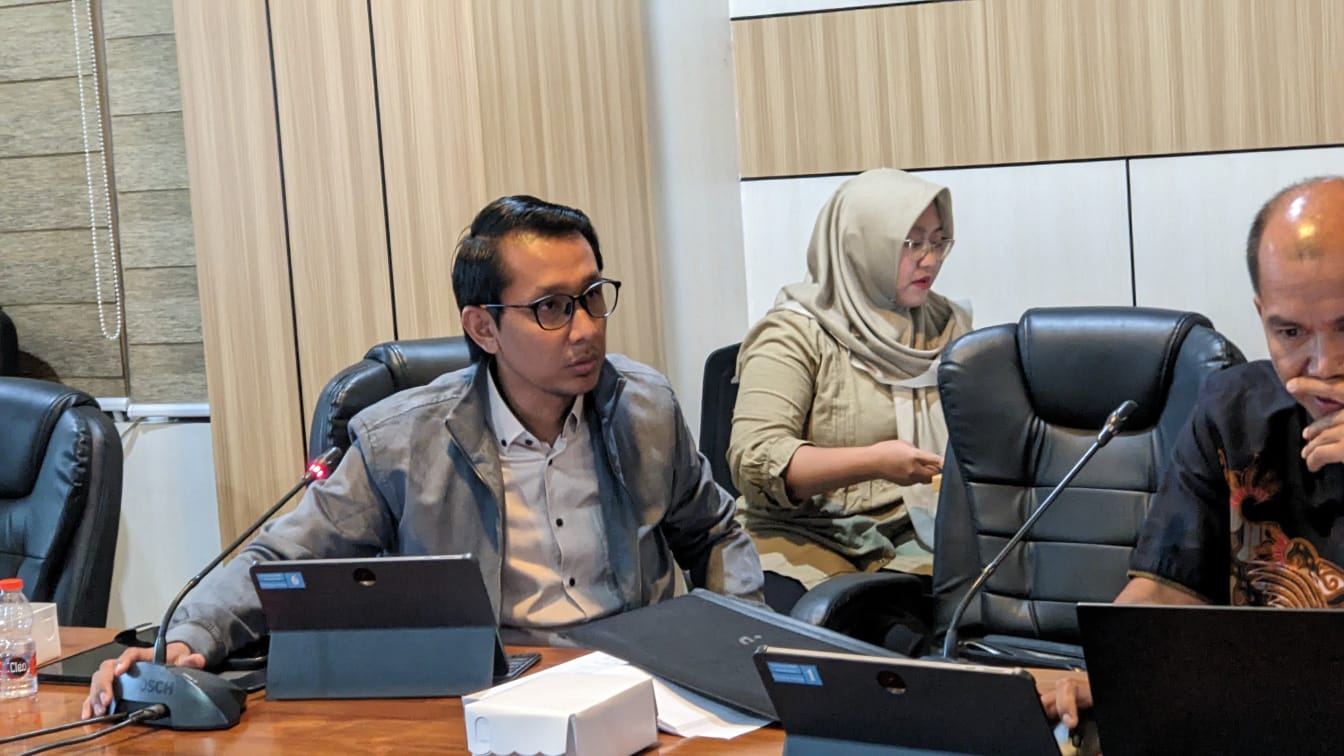 Anggota Pansus RTRW DPRD Bontang Heri Keswanto menekankan pentingnya jalur evakuasi dan penyesuaian infrastruktur bagi permukiman di sekitar kawasan industri.(dok: ritmee)