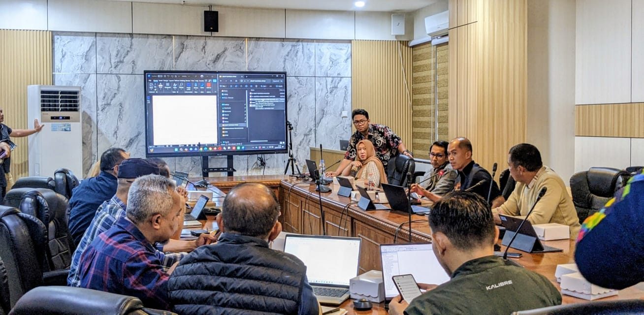 Ketua Pansus RTRW DPRD Bontang Joni Alla Padang meminta Pemkot cermat menentukan klasifikasi wilayah kota agar perhitungan Ruang Terbuka Hijau (RTH) sesuai regulasi.(dok: ritmee)
