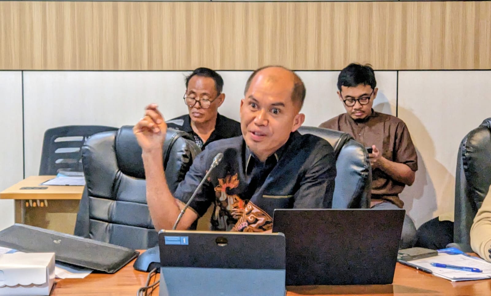 Ketua Pansus RTRW DPRD Bontang Joni Alla Padang menegaskan pentingnya data teknis dan peta yang valid dalam penyusunan RTRW.(dok: ritmee)