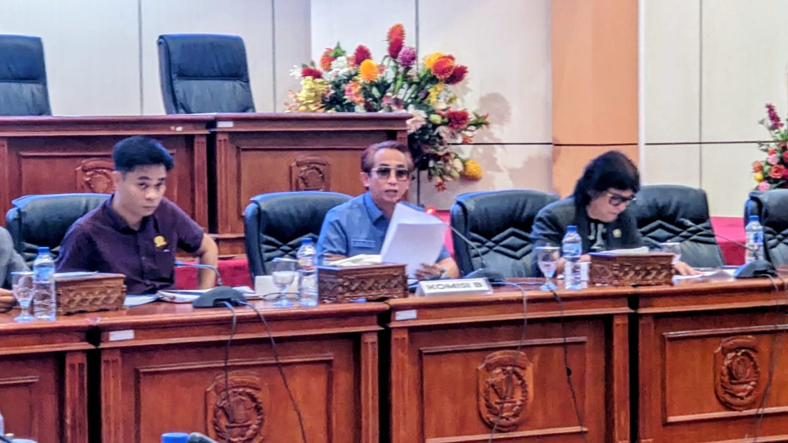 Ketua Komisi B DPRD Bontang Rustam saat RDP terkait sengketa aset Perumda AUJ. DPRD mendorong penguatan pengelolaan dokumen aset daerah.(dok: ritmee)