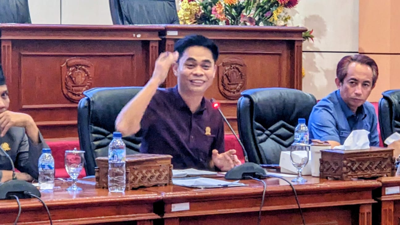 Wakil Ketua Komisi B DPRD Bontang Winardi saat meminta penjelasan status pencatatan penyertaan modal kapal Ro-Ro di neraca Pemerintah Kota Bontang.(dok: ritmee)