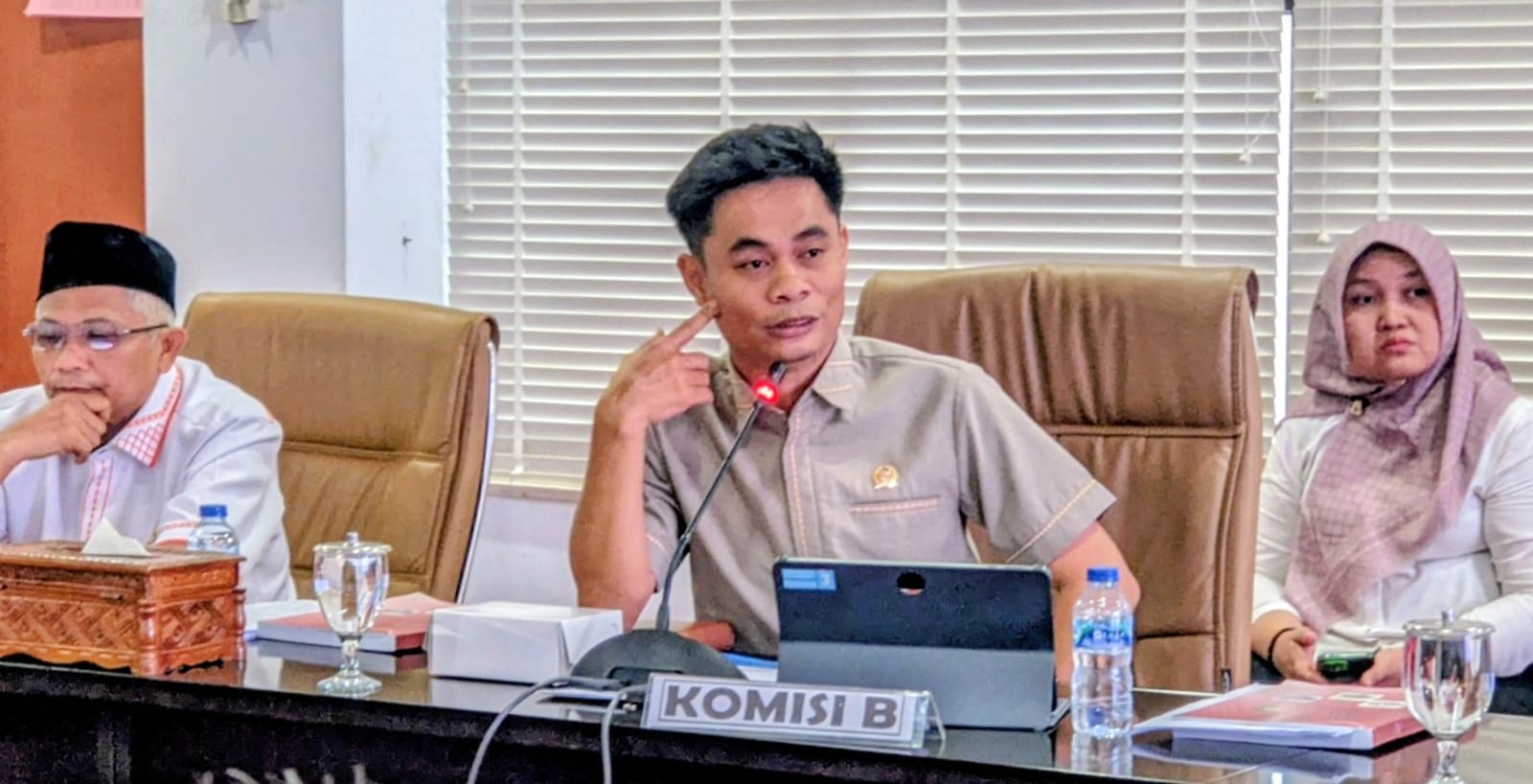 Wakil ketua komisi b DPRD kota Bontang Winardi berencana melakukan inspeksi mendadak terkait antrean BBM yang mengular.(dok: ritmee)