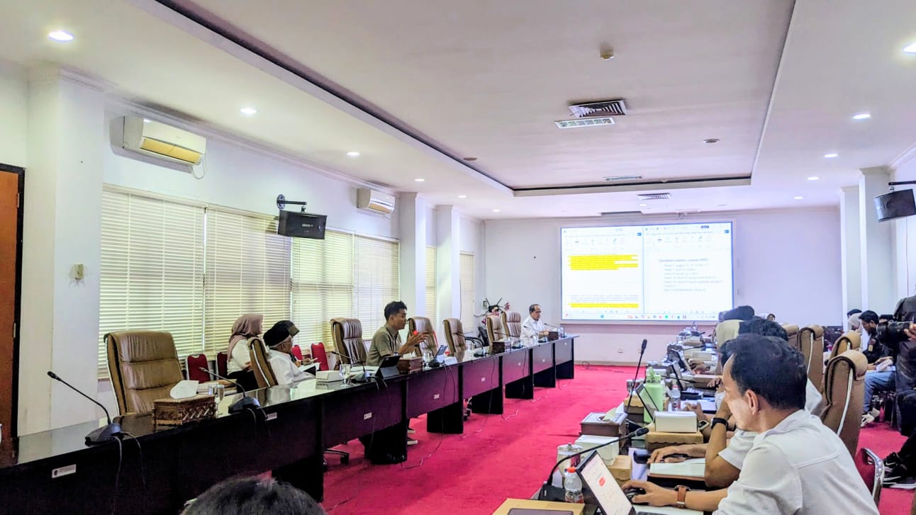 Suasana rapat pembahasan Raperda tentang Kepemudaan DRPD Bontang bersama dinas terkait.(dok: ritmee)