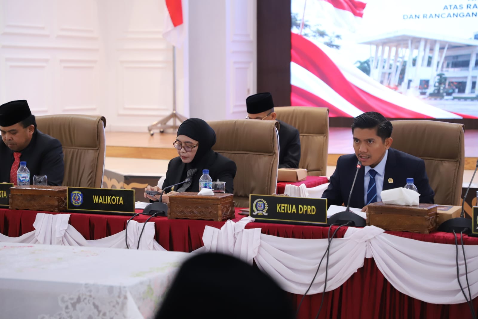 Ketua DPRD Kota Bontang Andi Faizal Sofyan Hasdam (kanan) mengatakan siapa mengawal usulan warga dalam proses perencanaan pembangunan daerah