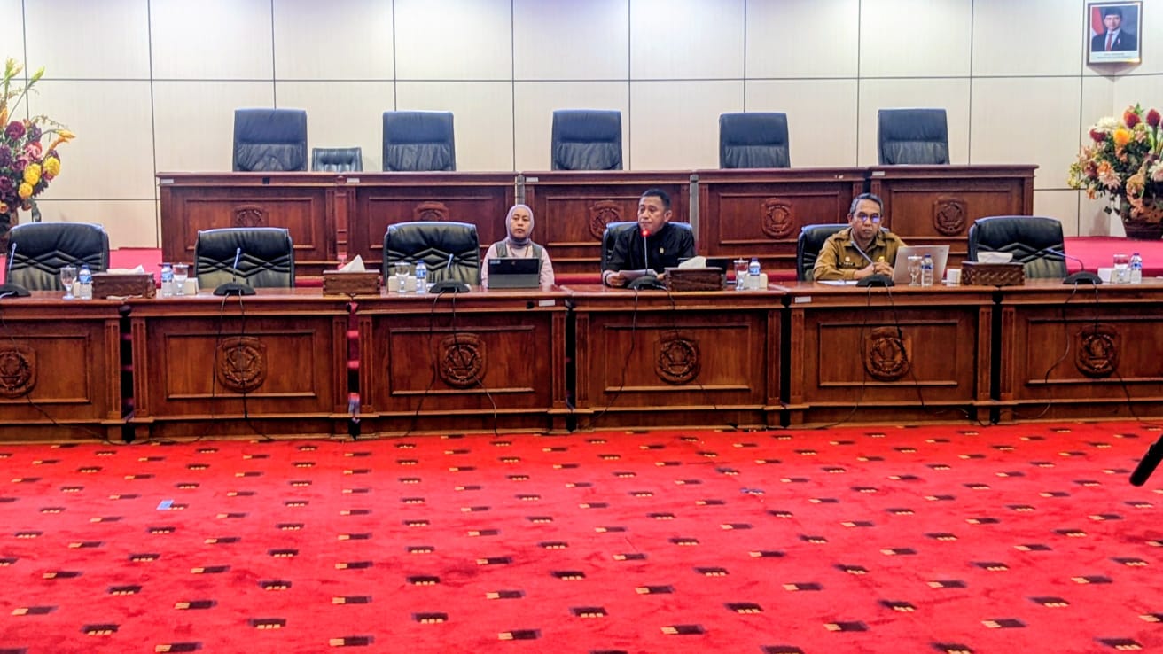 Konsultasi publik Raperda LLAJ Bontang membahas pengaturan kendaraan angkutan barang dan akses menuju pelabuhan.