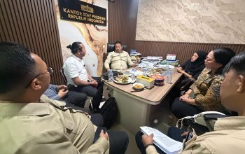 Ketua DPP Lembaga Pemantau Elang Tiga Hambalang (ETH) Kaltim, Andi Ansong, mendatangi Kantor Staf Presiden Republik Indonesia, Selasa (1/9/2026).