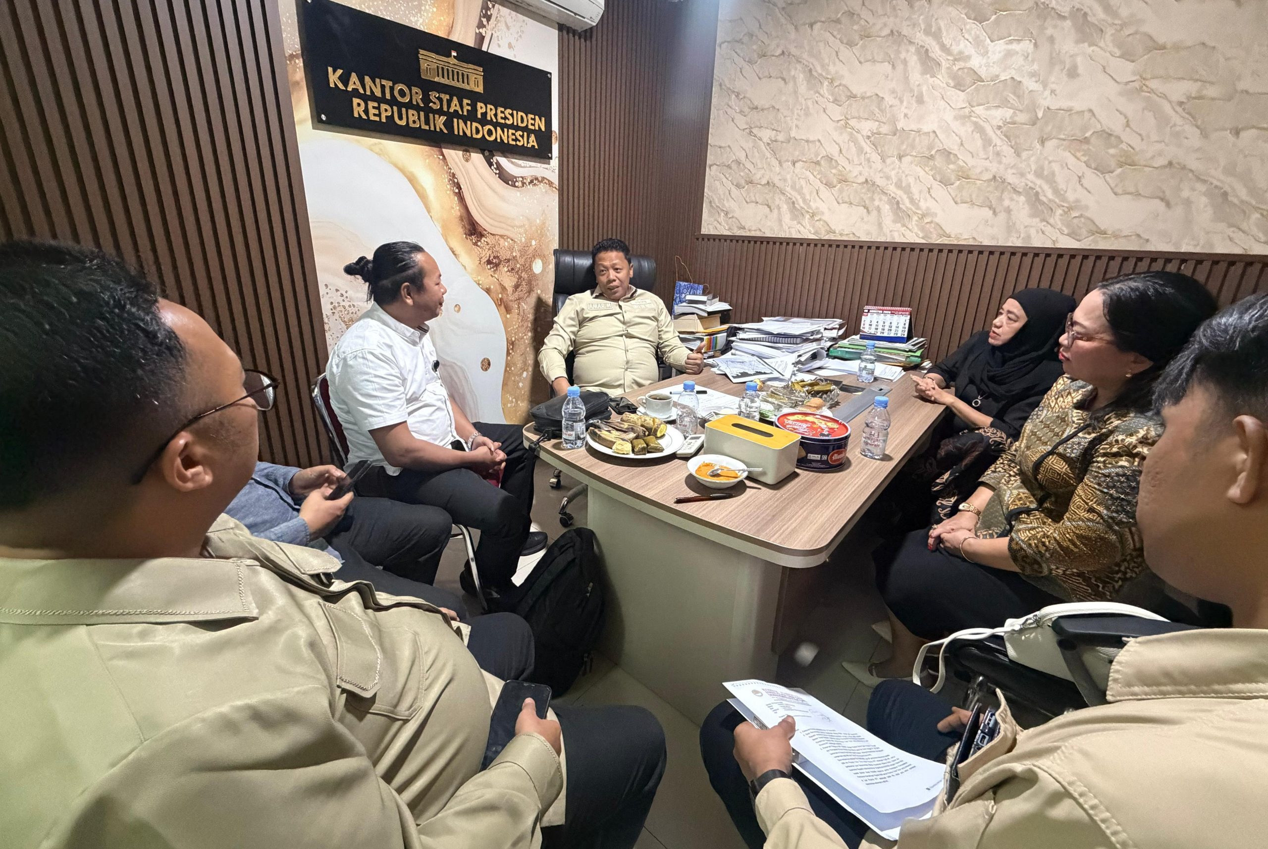 Ketua DPP Lembaga Pemantau Elang Tiga Hambalang (ETH) Kaltim, Andi Ansong, mendatangi Kantor Staf Presiden Republik Indonesia, Selasa (1/9/2026).