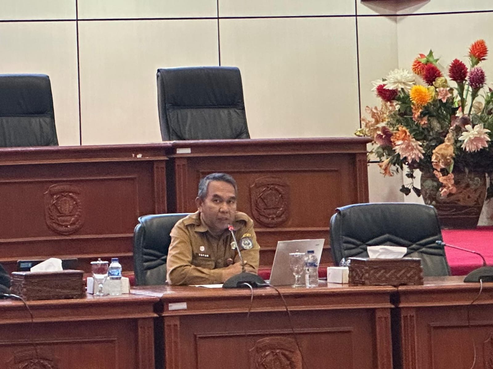 Kepala Dinas Perhubungan Kota Bontang, Taufan Kurnia saat menjadi narasumber Konsultasi Publik Raperda LLAJ (foto:ritmee)