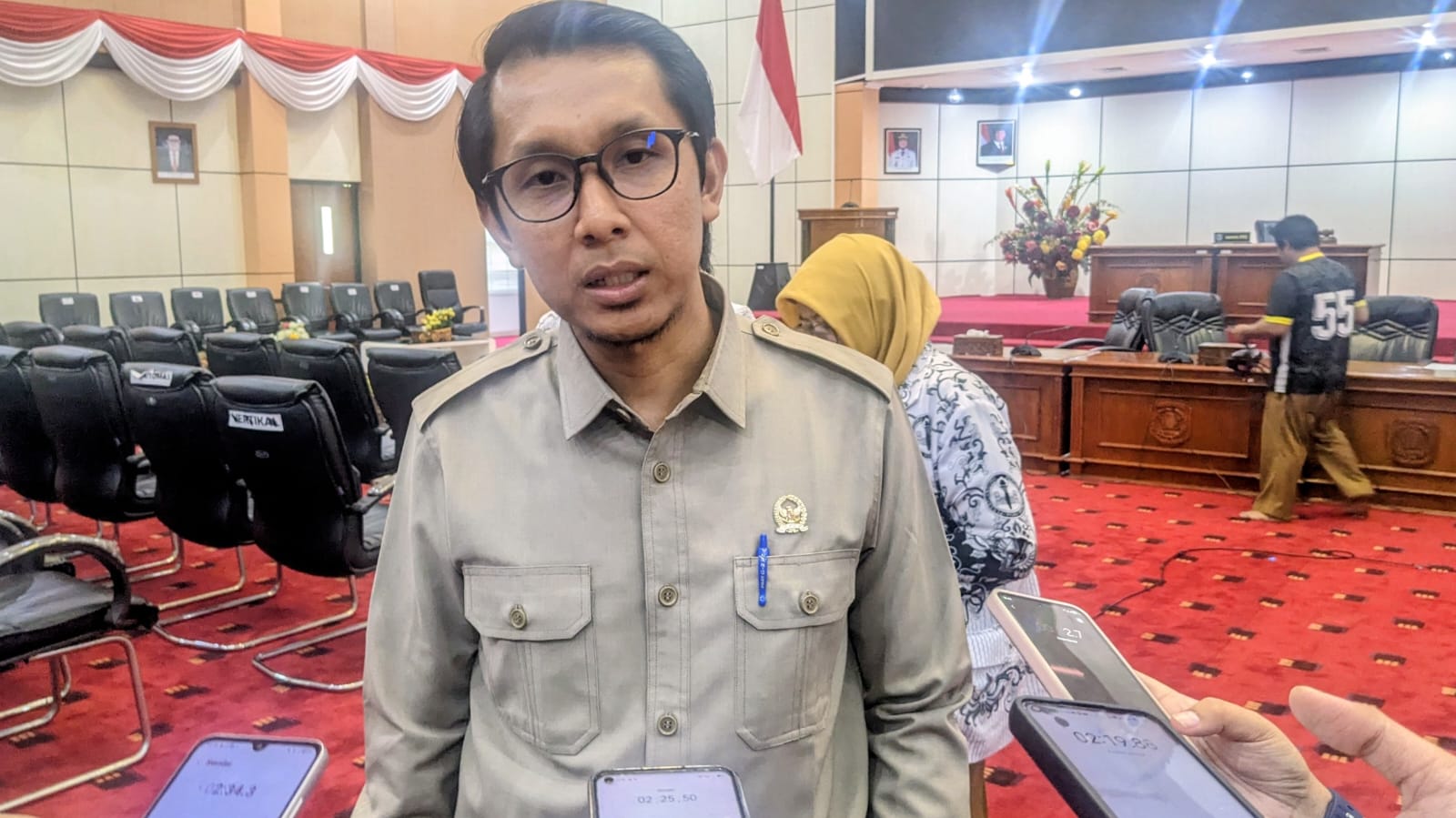 Ketua Komisi A DPRD Bontang Heri Keswanto saat menjelaskan revisi aturan guru swasta usai konsultasi publik.(dok: ritmee)