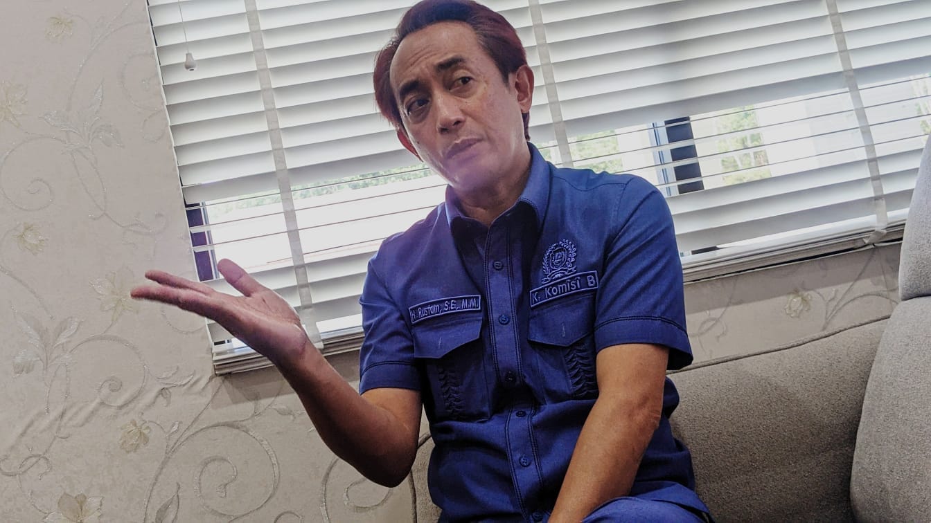 Ketua Komisi B DPRD Bontang Rustam mendorong Pemkot Bontang mengembangkan pariwisata berbasis karakter daerah melalui kajian terhadap pengelolaan wisata di Lombok dan Banyuwangi.(dok: ritmee)
