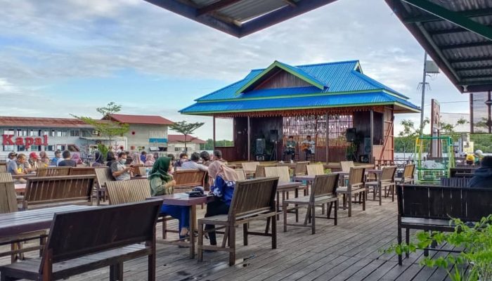 Rustam Apresiasi Kepatuhan Pajak Usaha Kuliner dan Kafe Pesisir