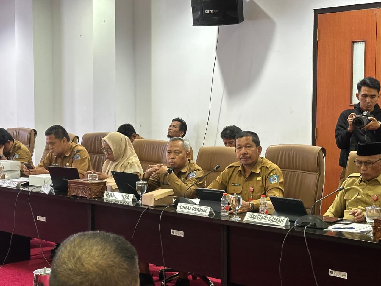 Kepala Bapperida Syahruddin, menghadiri RDP Komisi B dan C menindaklanjuti surat DJKN Kementerian Keuangan RI soal lahan HOP VII (foto:ritmee)