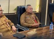 Syahruddin (kanan) didampingi Asisten Pemerintahan dan Kesejahteraan Rakyat, Dasuki (foto:ist)